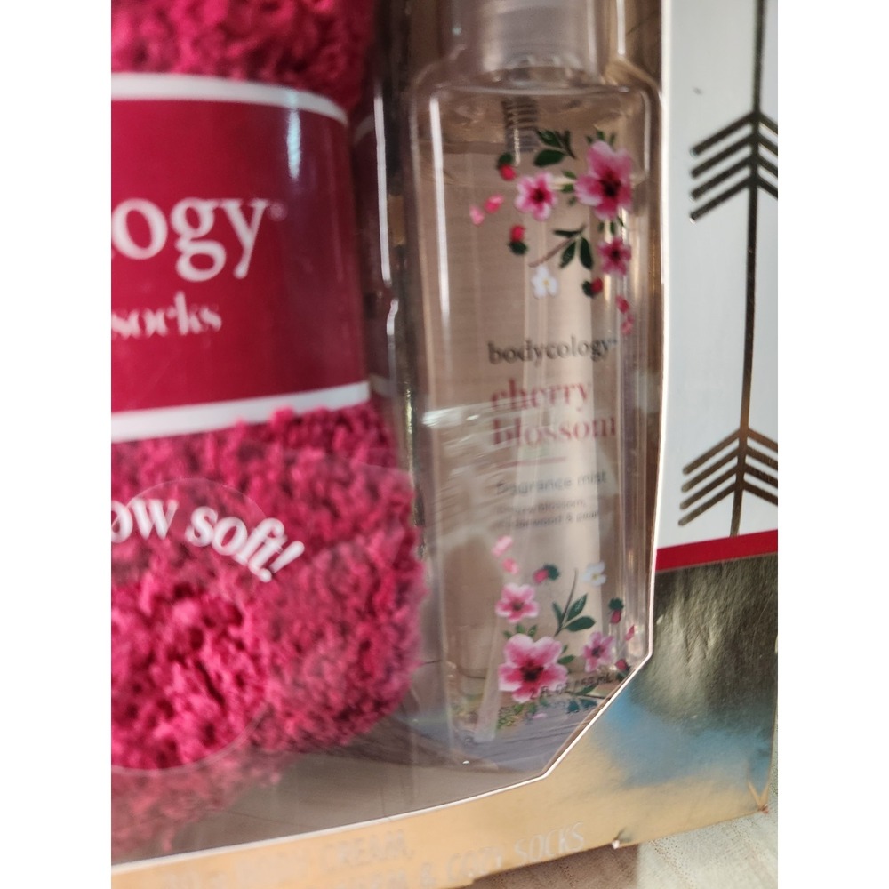 New BODYCOLOGY 3 Piece Set ~ Cherry Blossom Body Cream & Fragrance + Socks - Picture 3 of 6